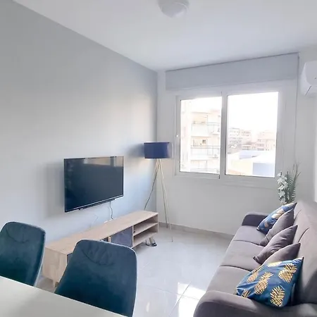 Coastal Chic: Luxury In The Heart Of The City! With Smart Tv! * Lárnaca