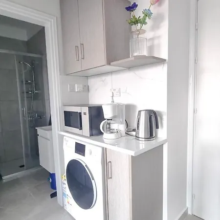 Coastal Chic: Luxury In The Heart Of The City! With Smart Tv! דירה