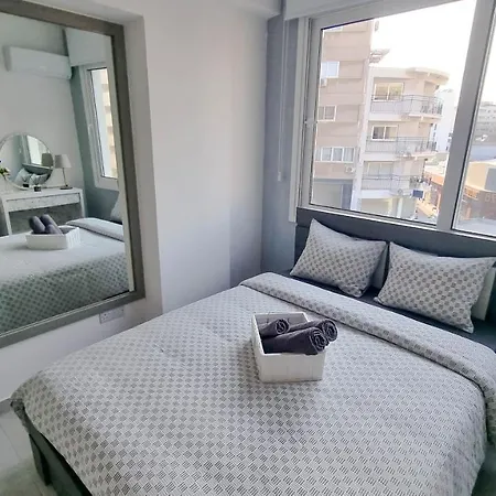 Coastal Chic: Luxury In The Heart Of The City! With Smart Tv!