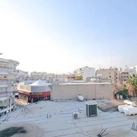 Coastal Chic: Luxury In The Heart Of The City! With Smart Tv! Apartament Larnaca