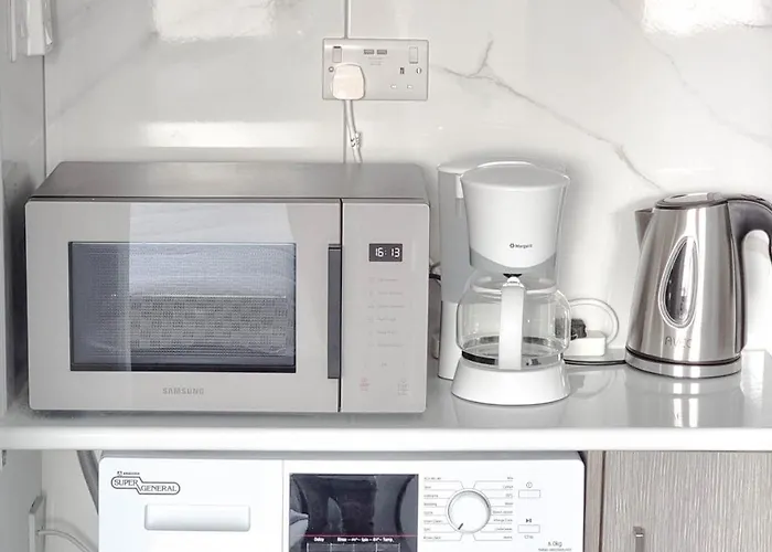 Coastal Chic: Luxury In The Heart Of The City! With Smart Tv! *