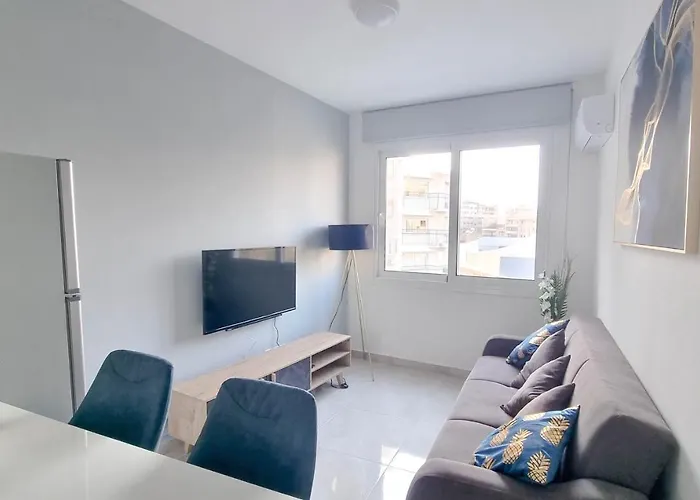Coastal Chic: Luxury In The Heart Of The City! With Smart Tv! * Larnaca