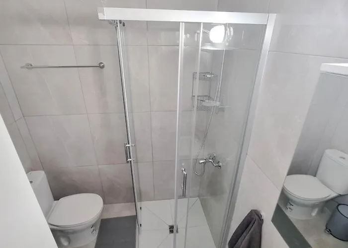 Coastal Chic: Luxury In The Heart Of The City! With Smart Tv! Larnaca