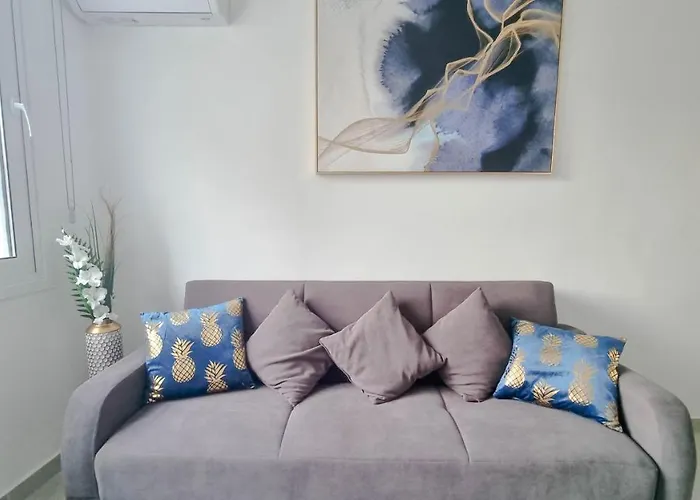 Coastal Chic: Luxury In The Heart Of The City! With Smart Tv! * Larnaca