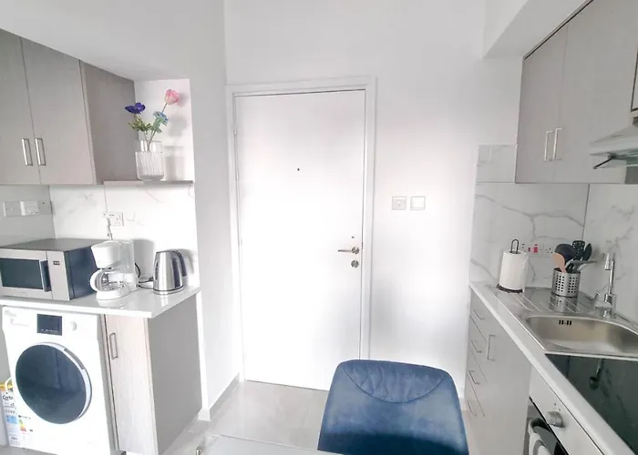 Coastal Chic: Luxury In The Heart Of The City! With Smart Tv! * Larnaca